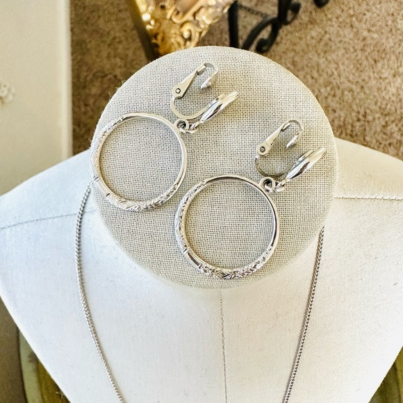 Vintage Trifari Earrings & Heart Necklace - Picture 15 of 17